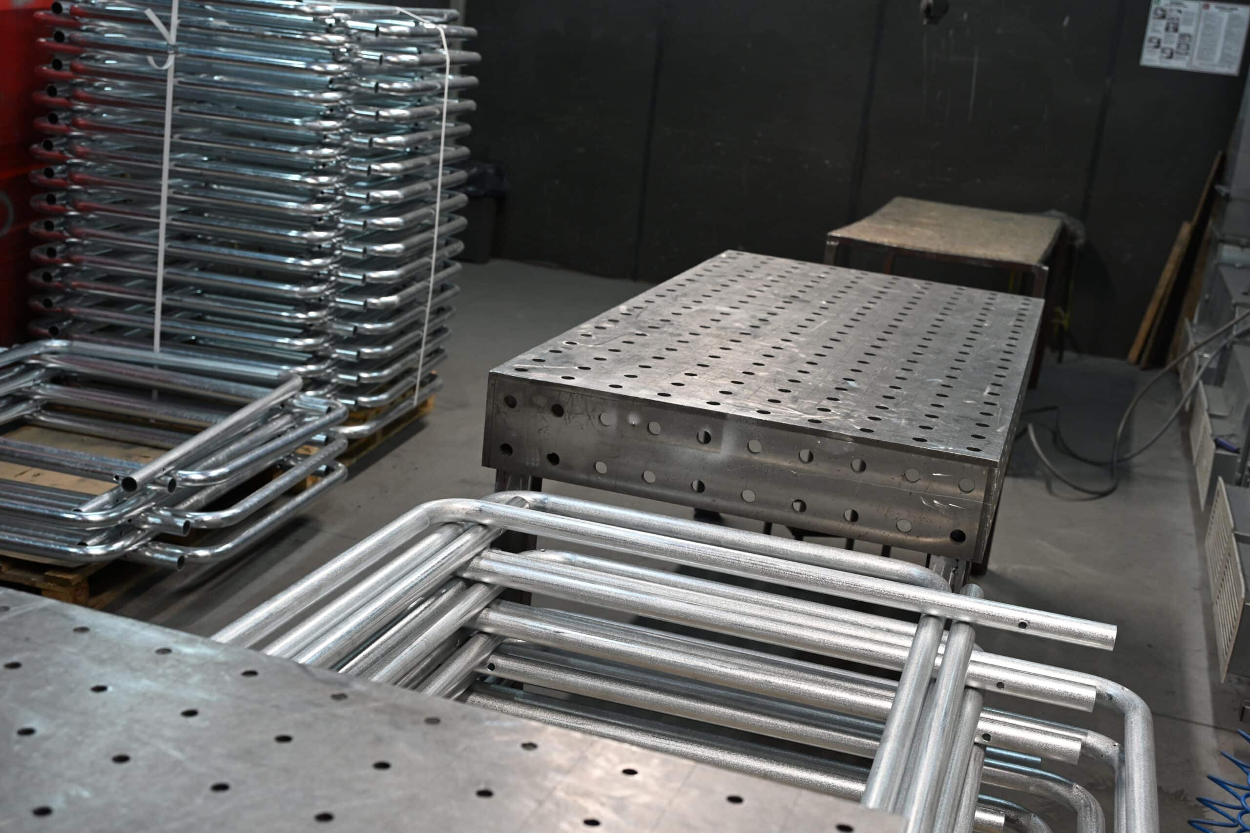 Producent odbojnic metalowych, proces produkcji odbojnic liniowych